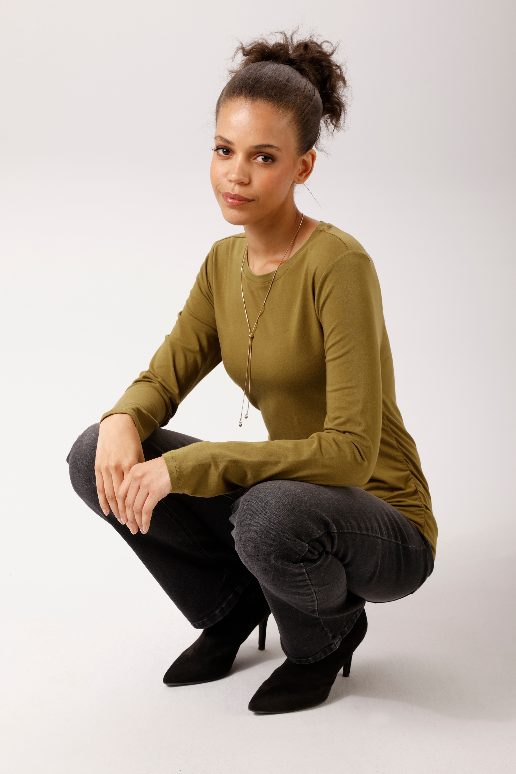 Aniston CASUAL Langarmshirt mit Raffungen an den Seitennähten - NEUE KOLLEKTION