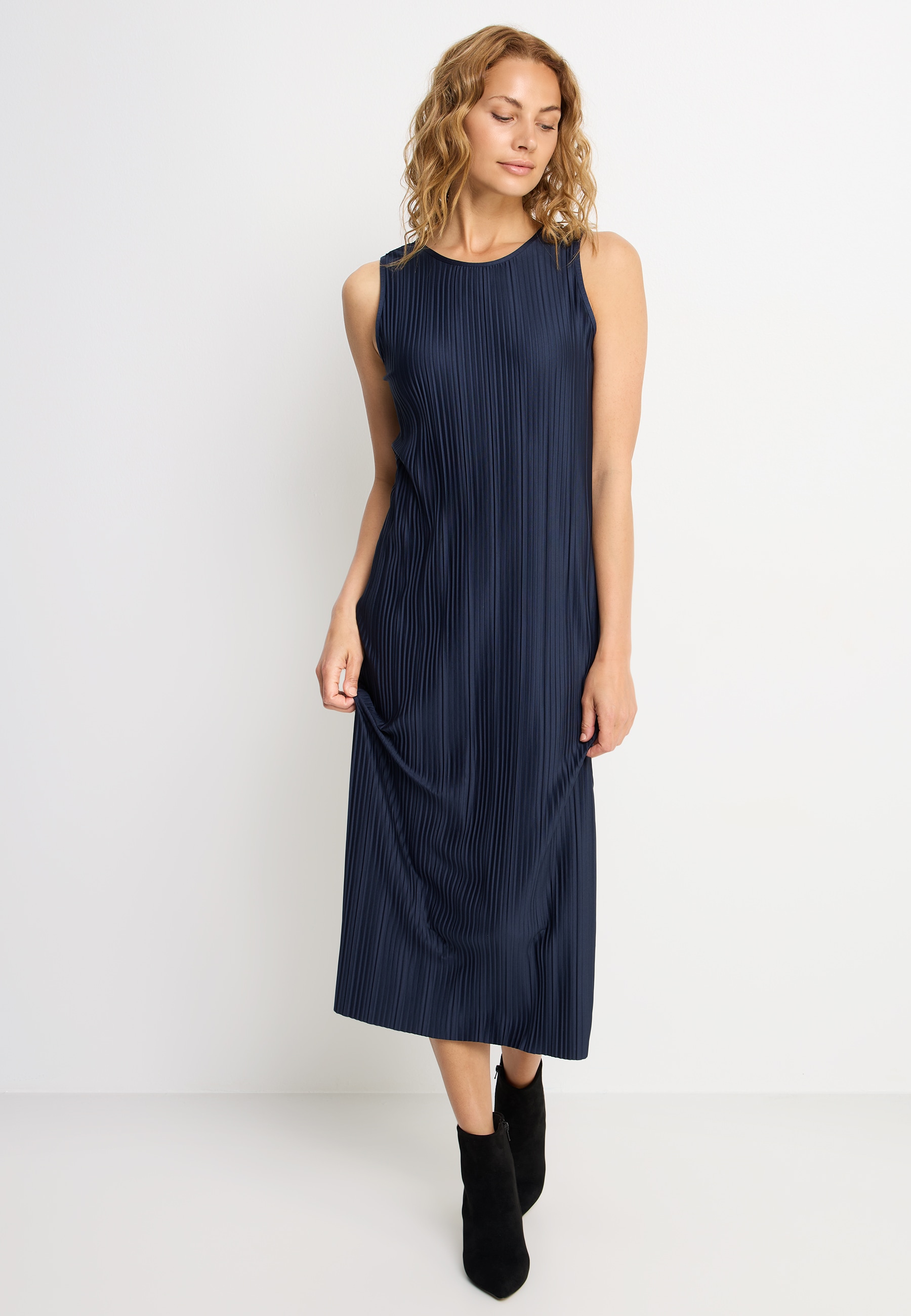Image of LASCANA Plisseekleid in Midilänge, Trägerkleid, Sommerkleid