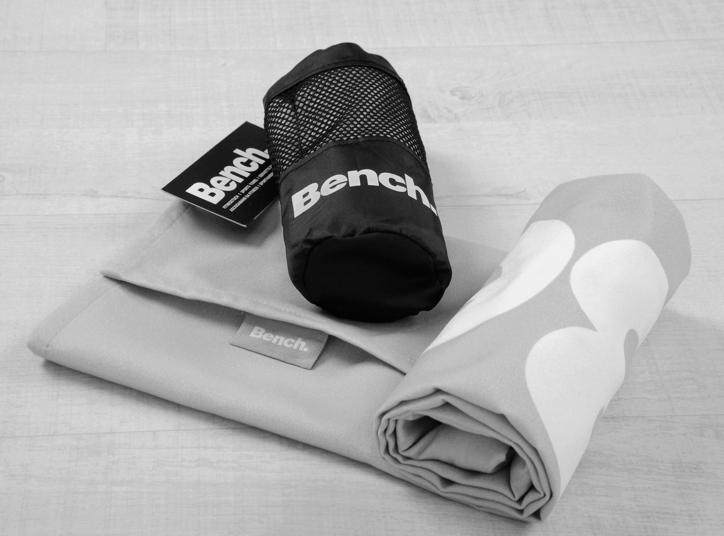Bench. Sporthandtuch »Bench«, (1 St., Handtuch 50 x 110 cm), Bench Fitnesstuch / Sports Towel mit Überschlag & Tasche, 50x110 cm