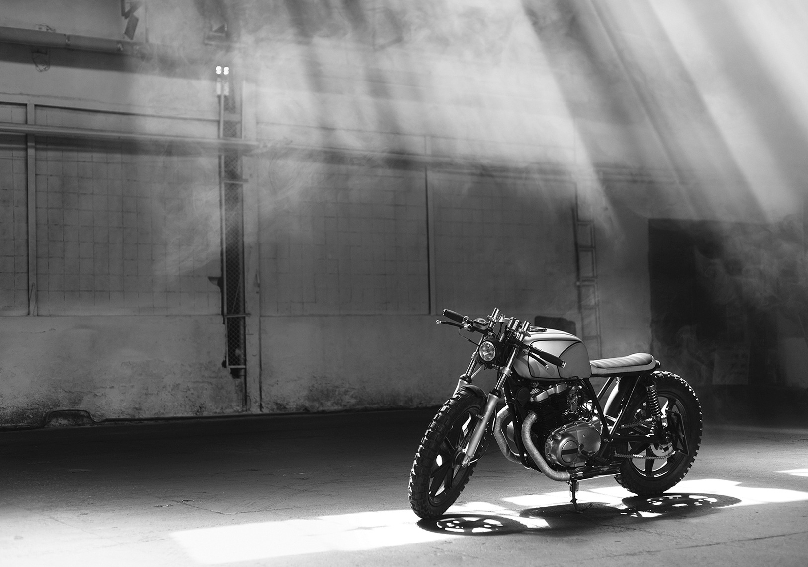 Image of Consalnet Papiertapete »MOTOR«, grafisch, in verschiedenen Grössen bei Ackermann Versand Schweiz