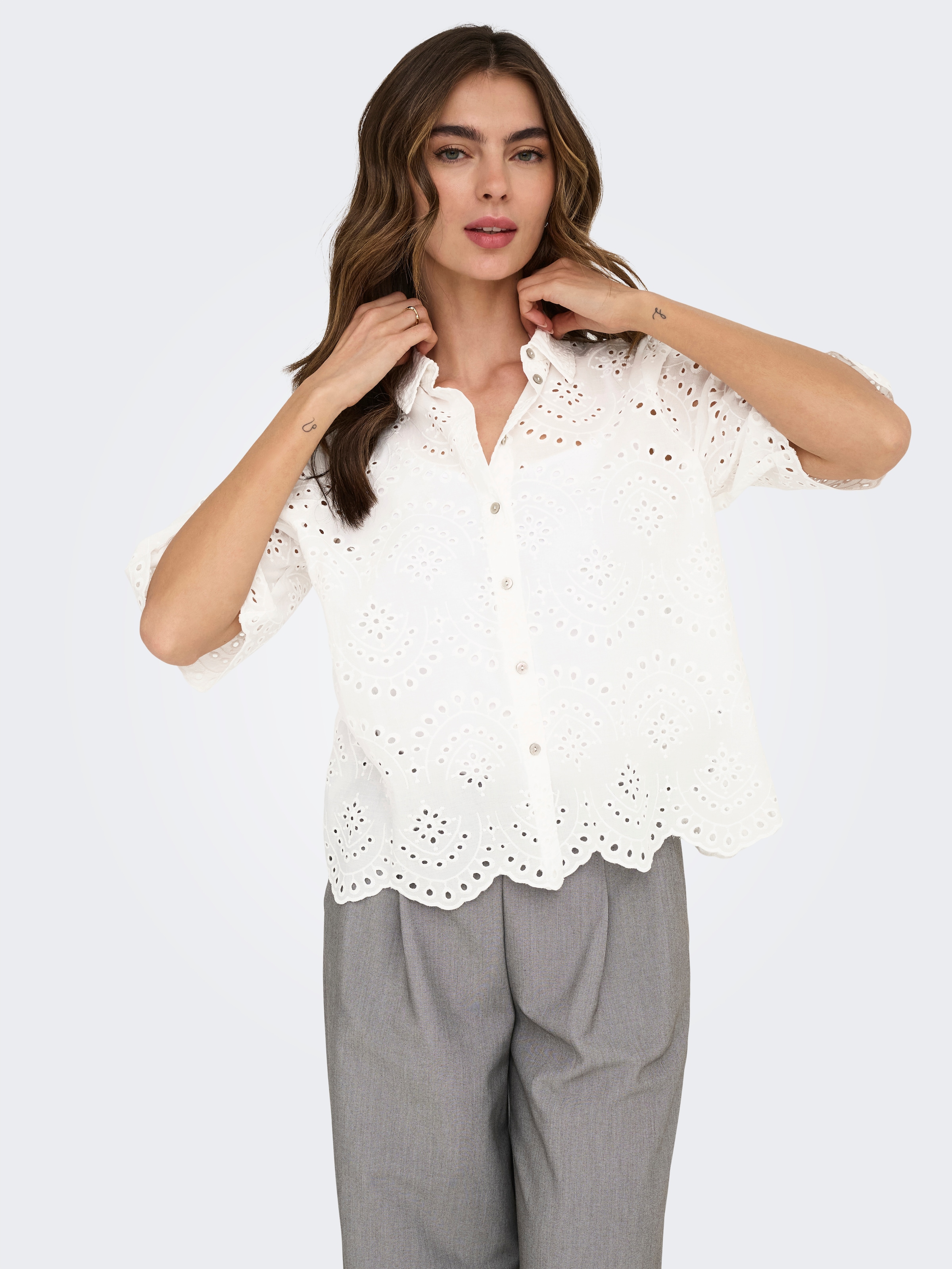 Image of ONLY Spitzenbluse "ONLVALAIS S/S SHIRT WVN NOOS" Baumwolle, loose fit