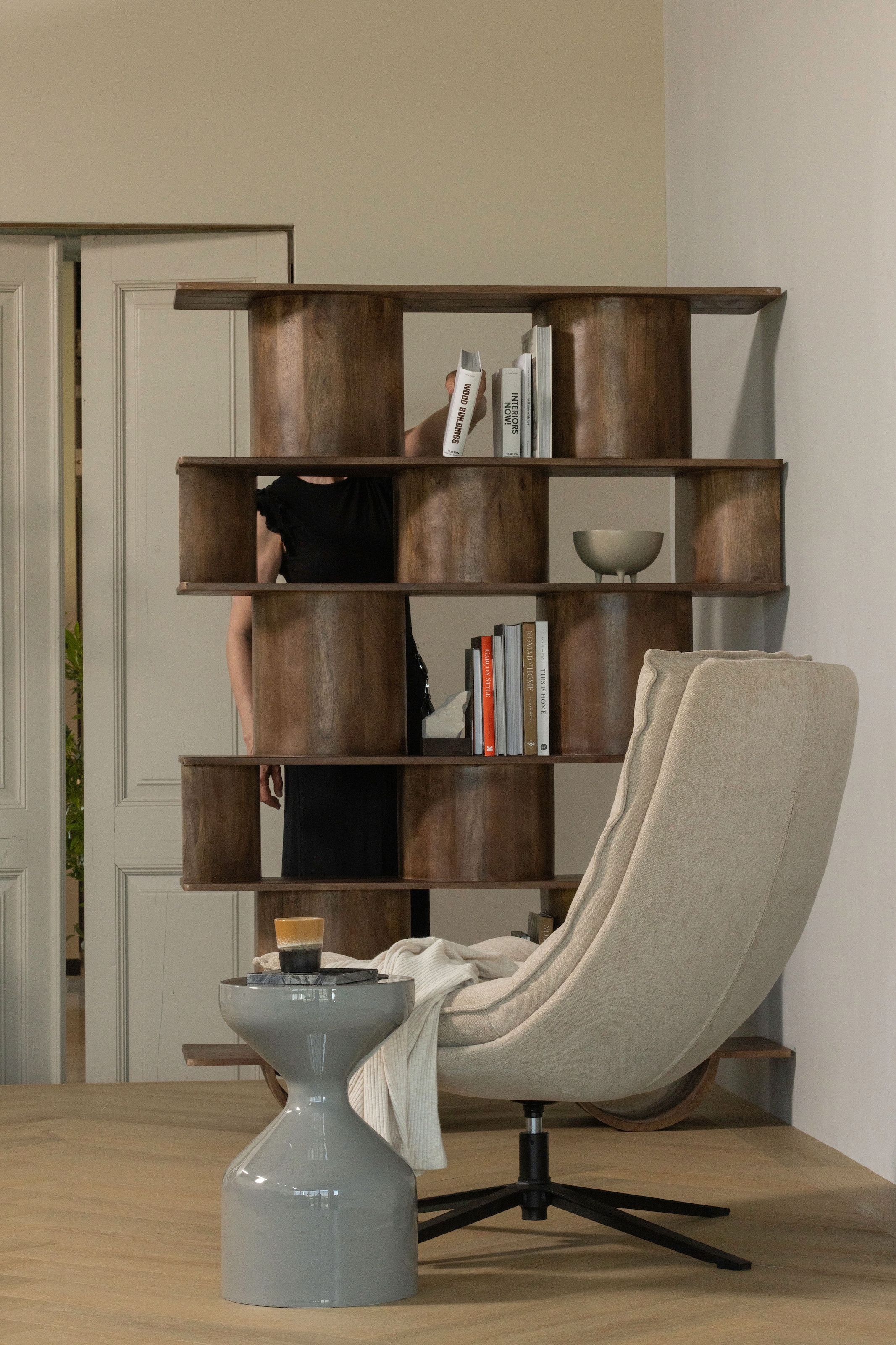 WOOOD Drehsessel »Kube mit Drehmechanismus inkl. Hocker B 74 x T 89 x H 100 cm« Hohe Verschleissfestigkeit, Newt-Chenillebezug, Tragkraft 120 kg