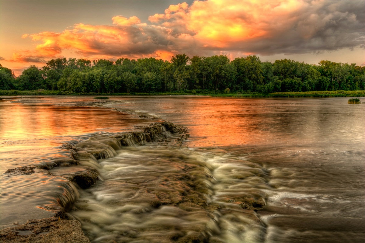 Image of Papermoon Fototapete "Fluss im Wald"