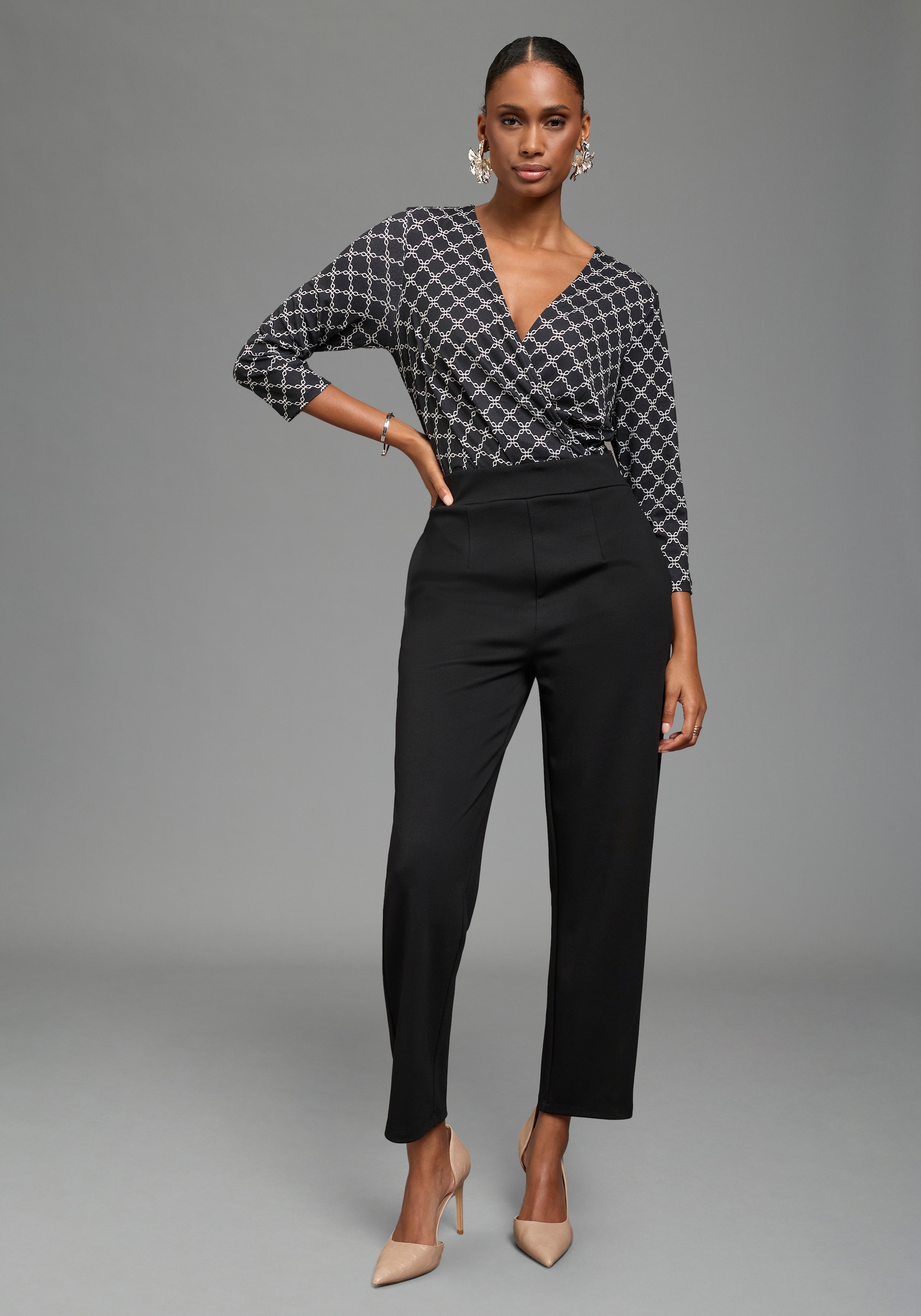 Image of Laura Scott Jumpsuit im eleganten Stil, mit V-Ausschnitt in Wickeloptik