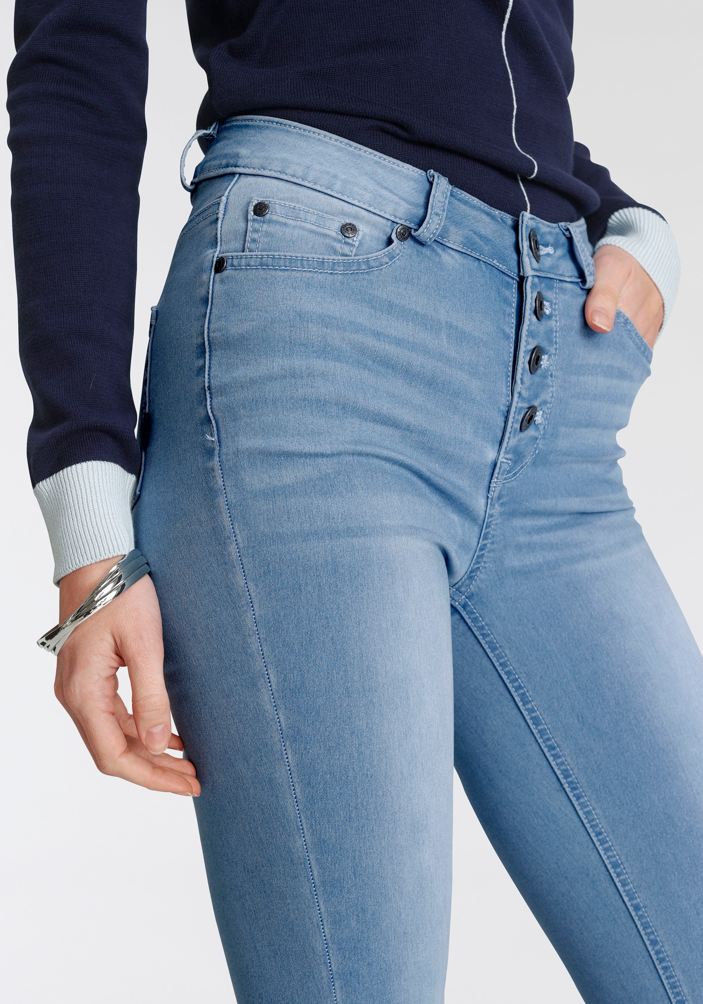 ♕ Arizona Bootcut-Jeans High versandkostenfrei durchgehender »Ultra Stretch«, bestellen mit Knopfleiste Waist