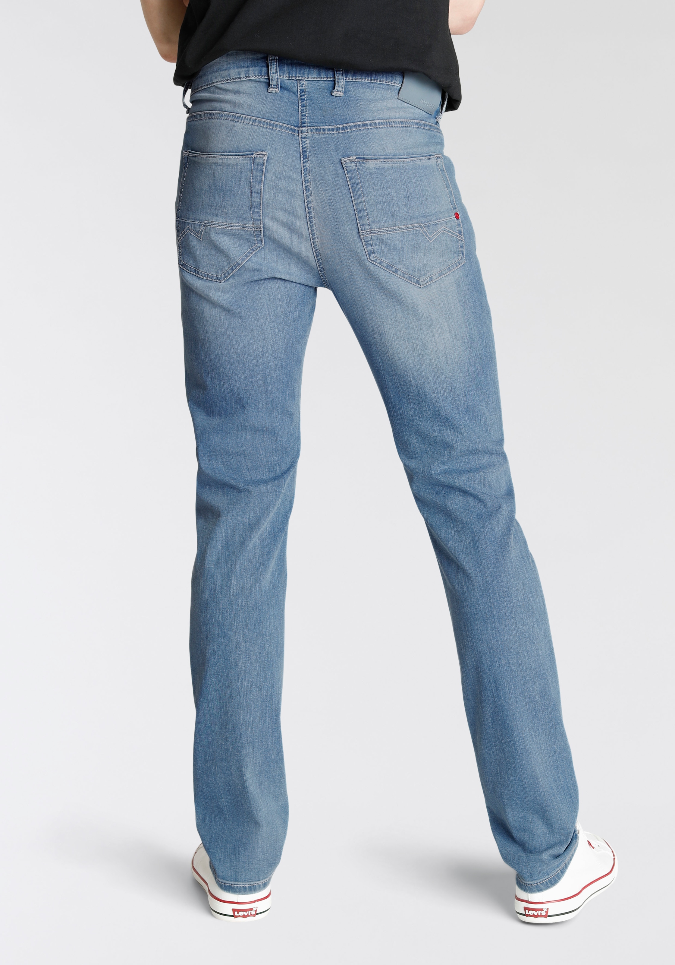 MAC Slim-fit-Jeans »Arne-Pipe light«, schmaler figurbetonender Schnitt