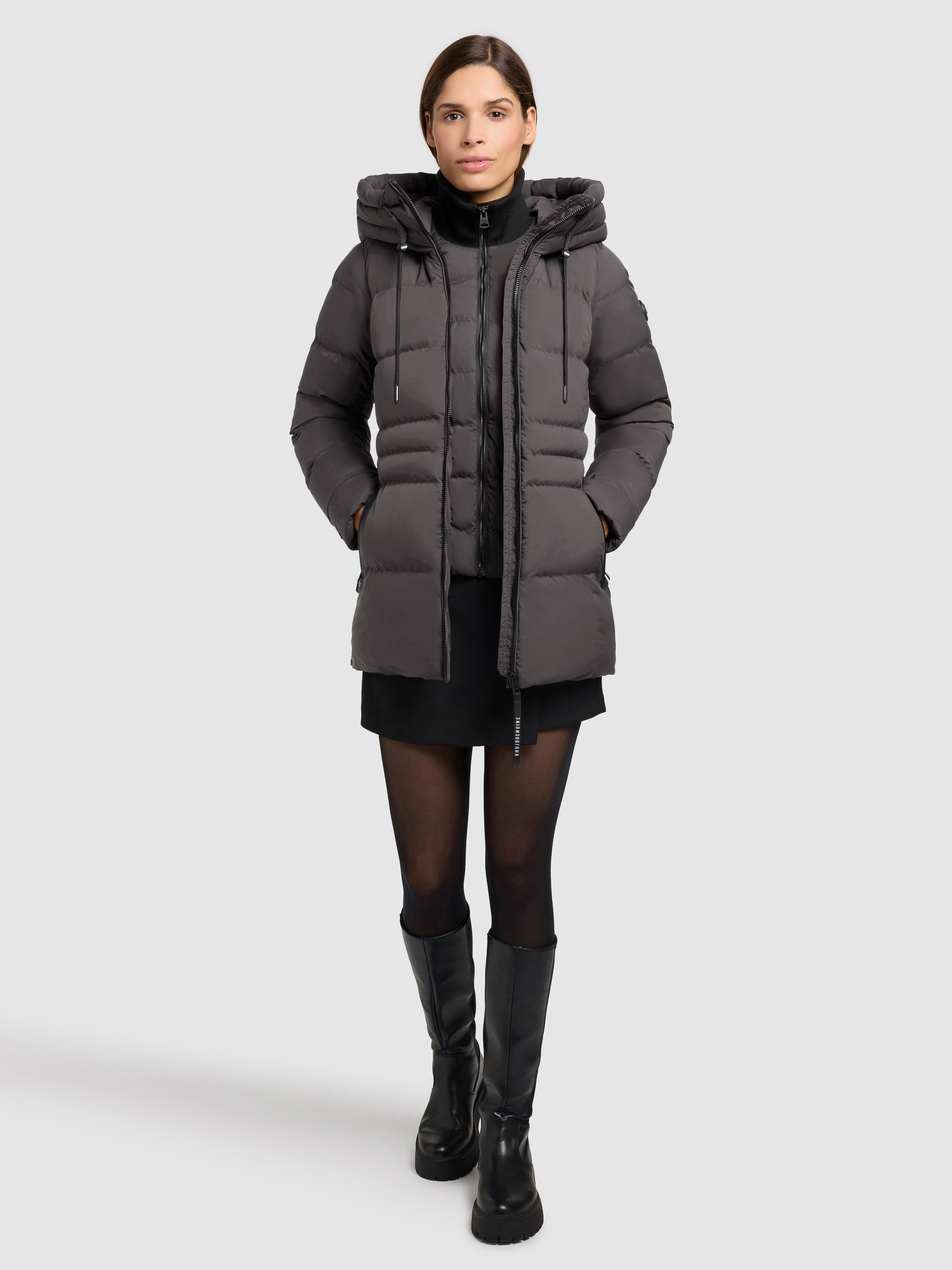 khujo Veste matelassée »MATLA« mit Kapuze Reissverschlusstaschen mit Fleecefutter, eine Ärmeltasche