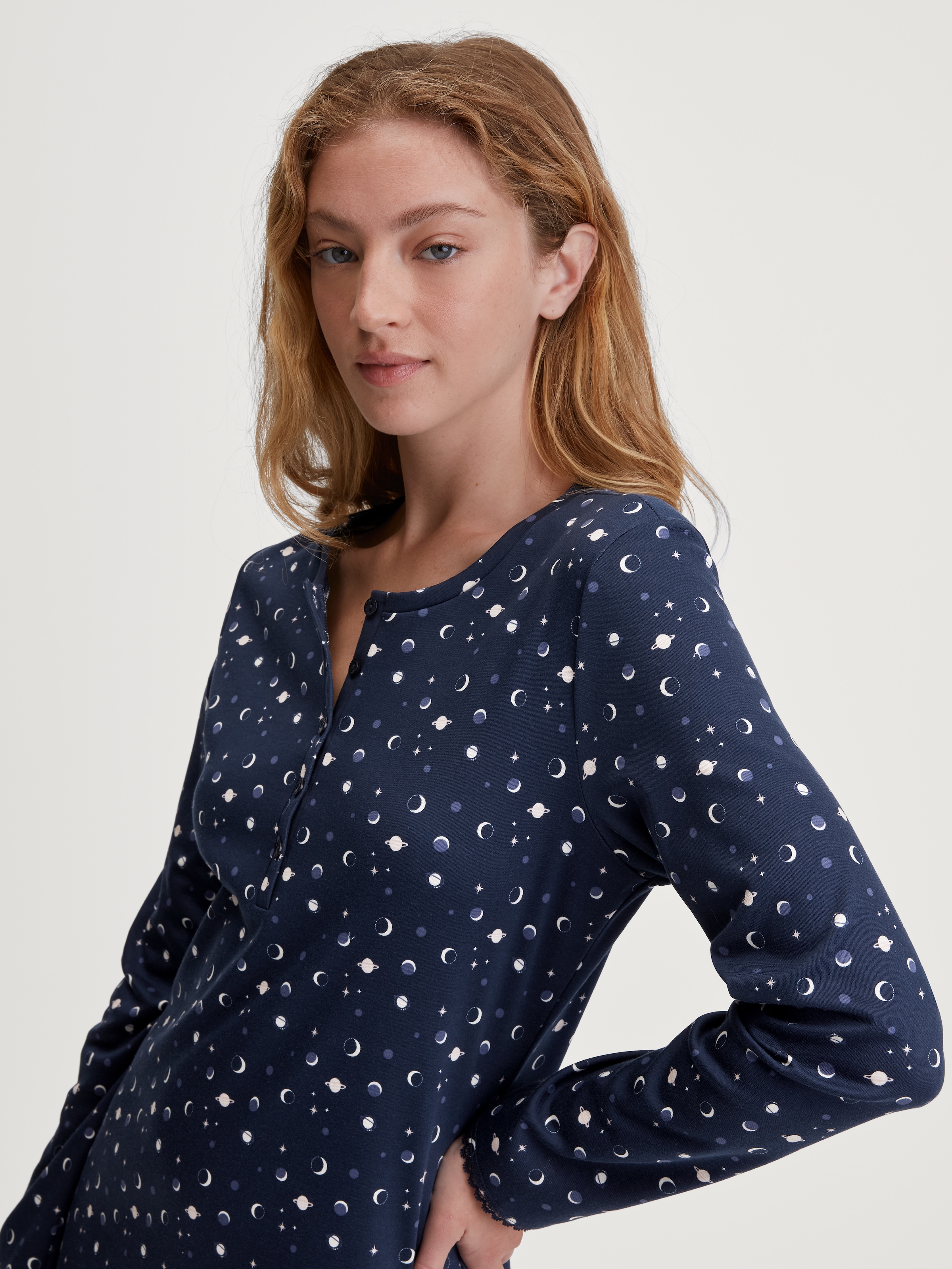 CALIDA Nachthemd »Flower Nights« bequem, Pure Cotton, Langarm, Knopfleiste, Rundhals-Ausschnitt