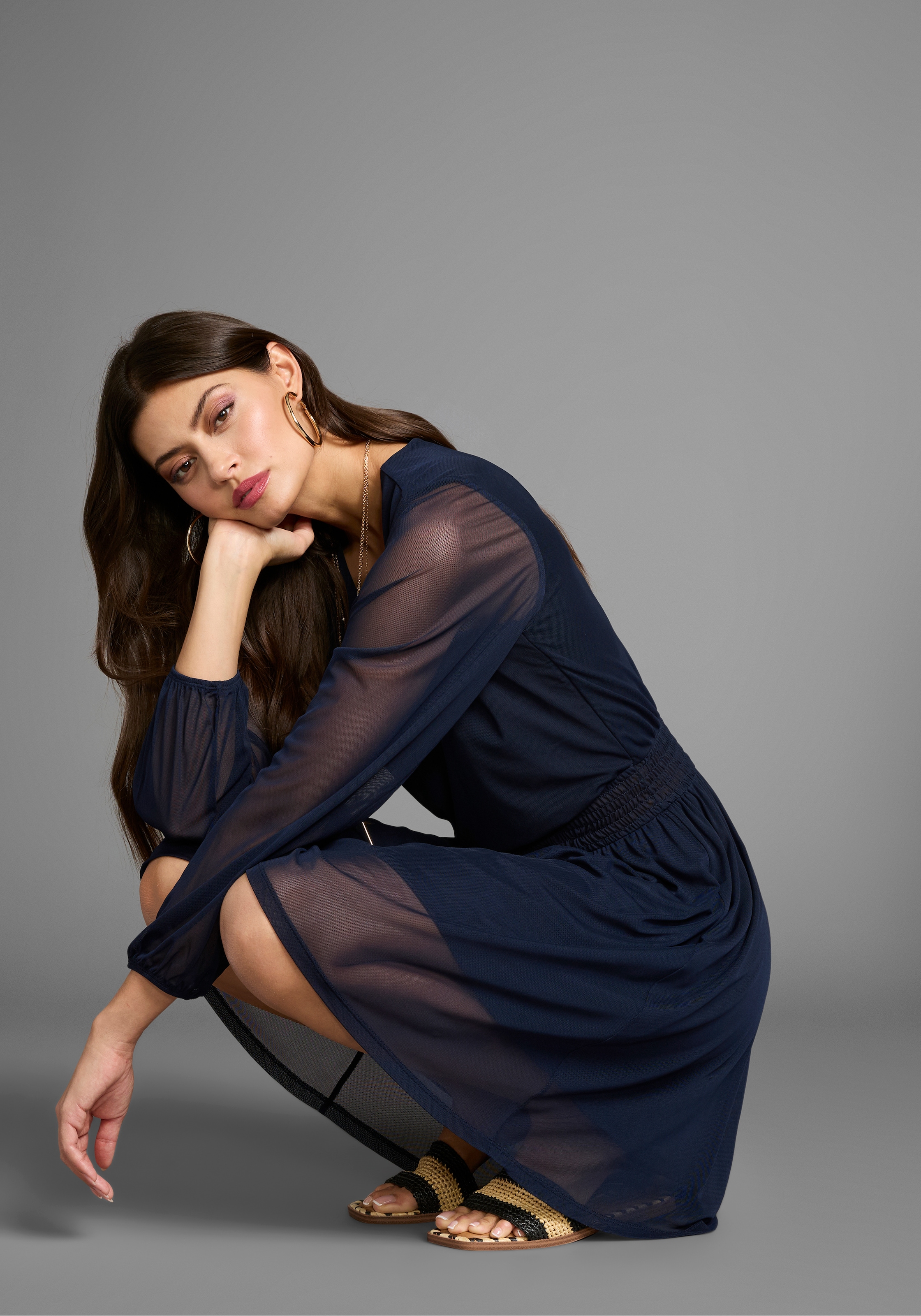 Image of Laura Scott Meshkleid mit Smok-Einsatz