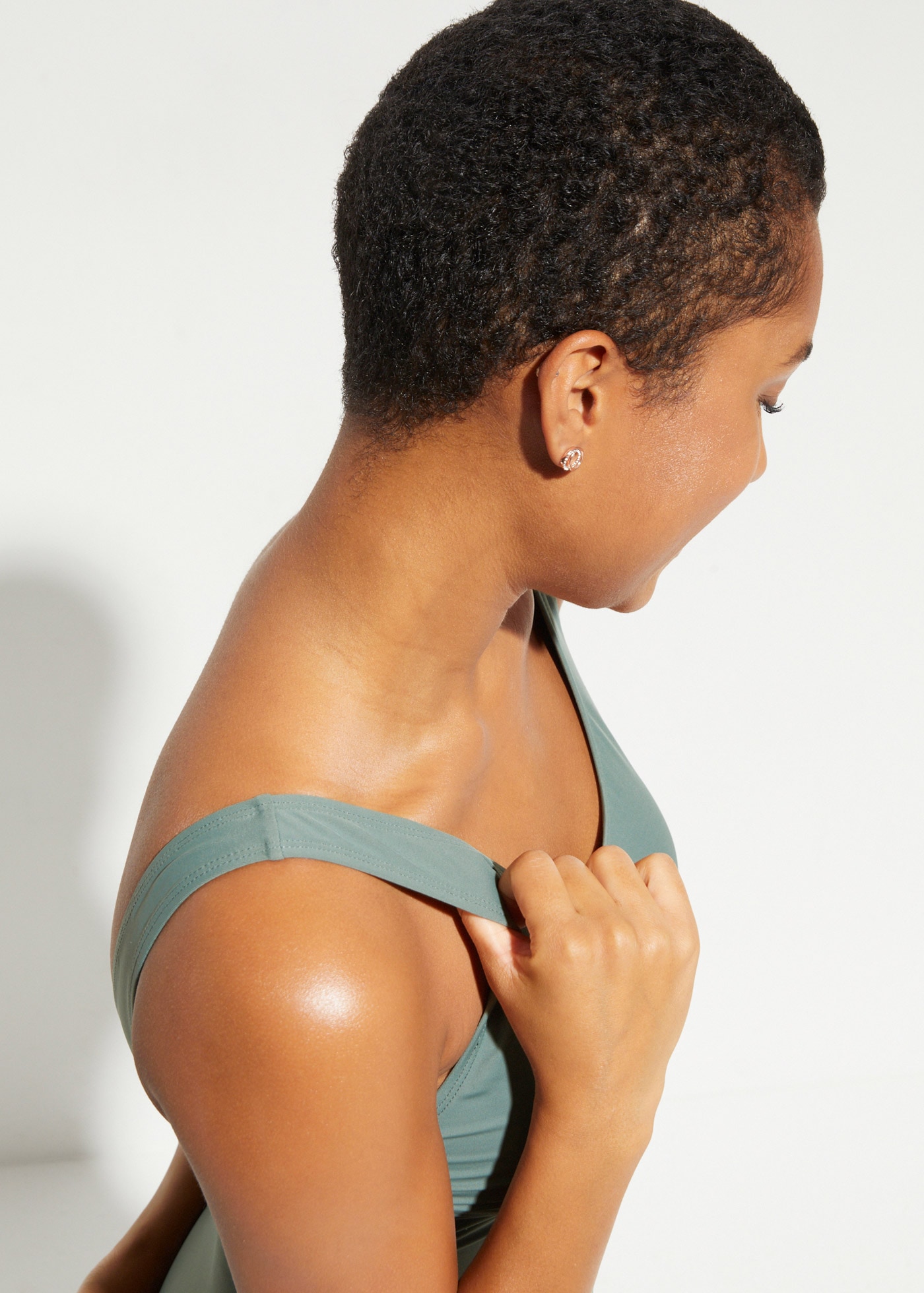 bonprix Badeanzug verschiedene Grössen, Shape-Design mit Zierfalten, sportlicher Stil