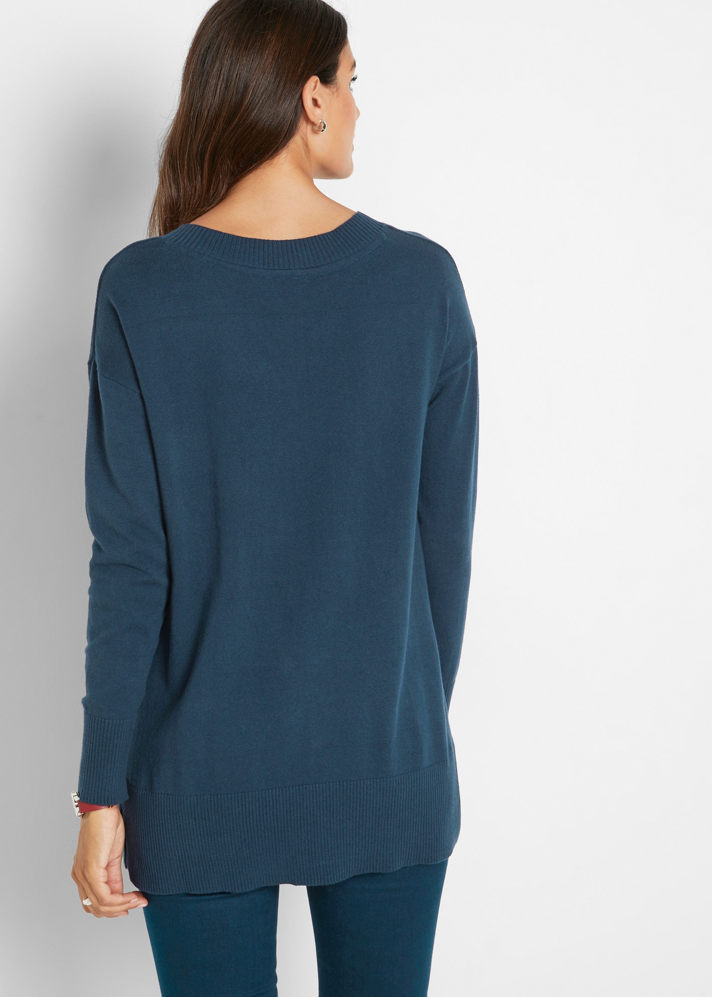 bonprix Pull long »Long-Pullover« mélange coton fin tricoté, col en V, fentes latérales