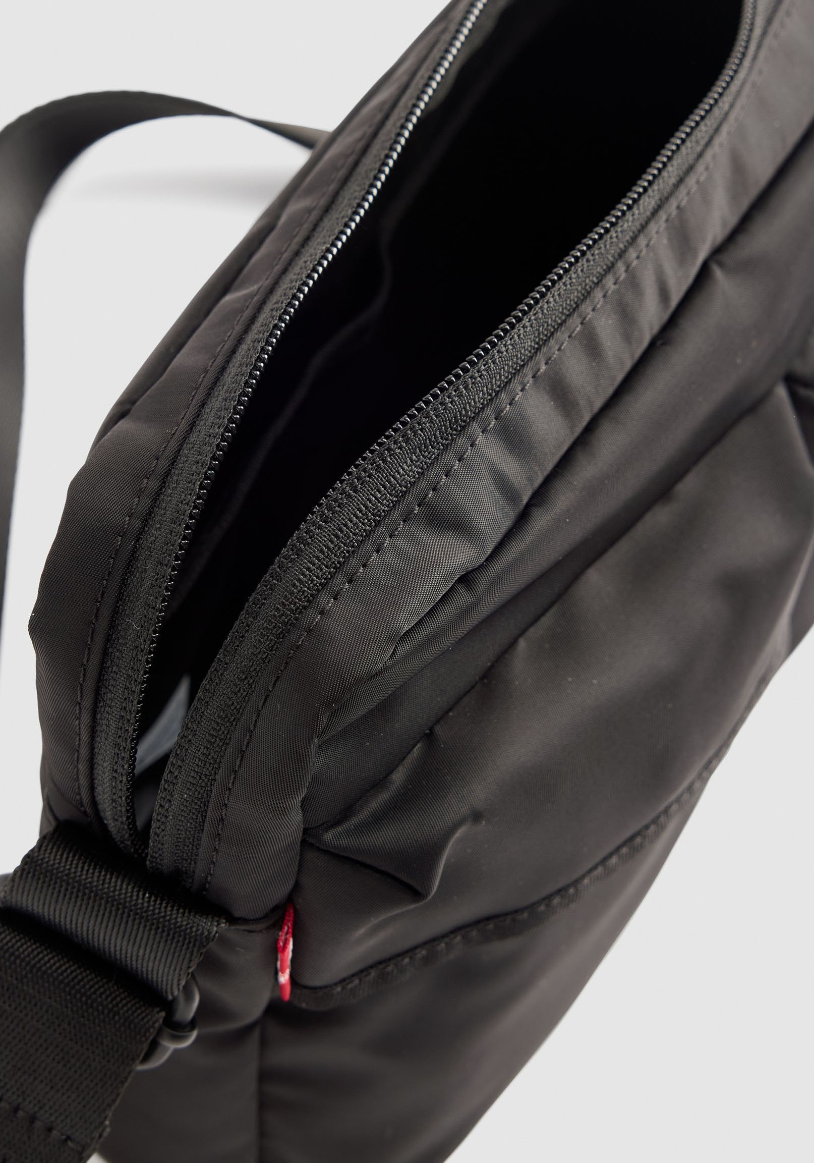 Levi's® Schultertasche, mit 2 Vordertaschen