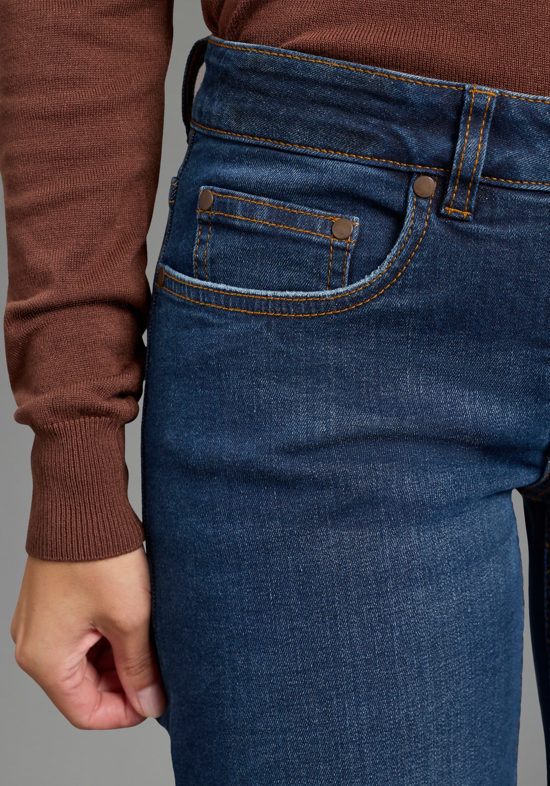 Arizona Jeans large »mit modischem Beinverlauf« coupe jambe droite, longueur cheville, taille normale