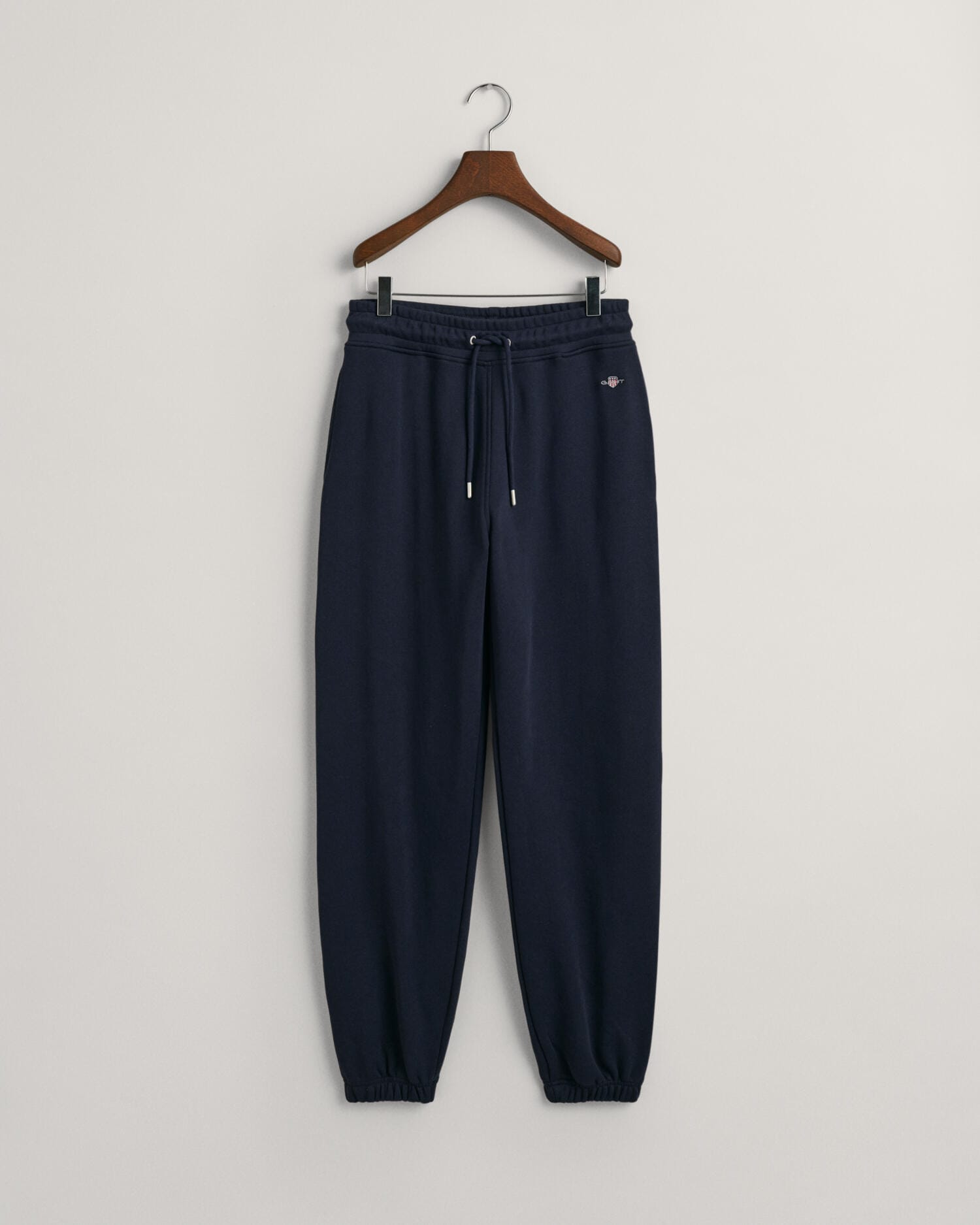 Gant Sweathose »REL SHIELD SWEATPANTS«, mit Logostickerei