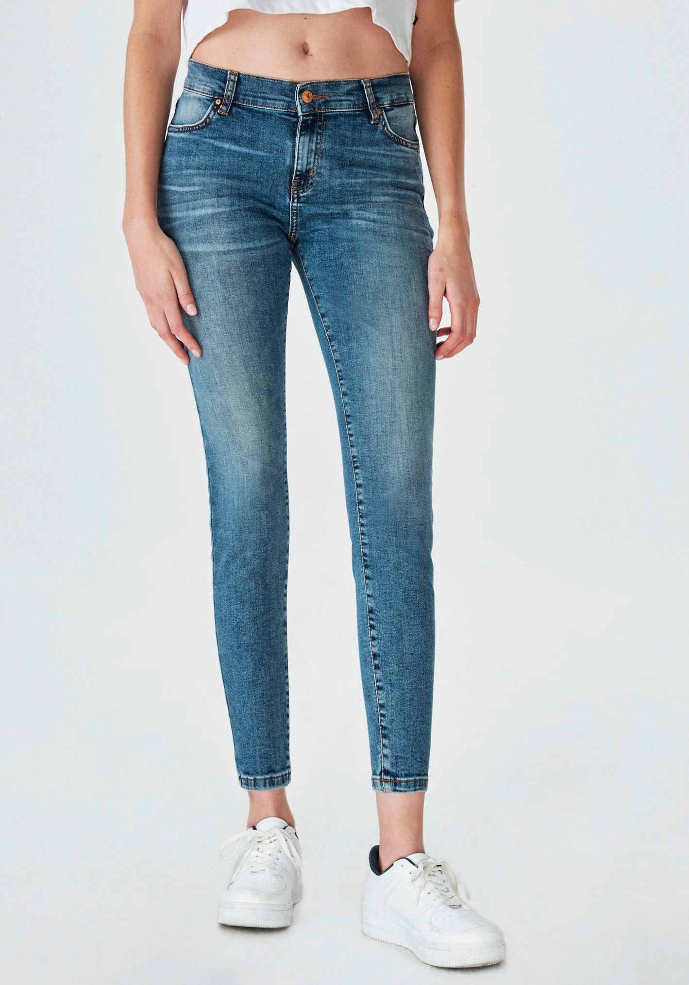 Image of LTB Skinny-fit-Jeans »LONIA«, in extra kurzer Cropped-Länge bei Ackermann Versand Schweiz