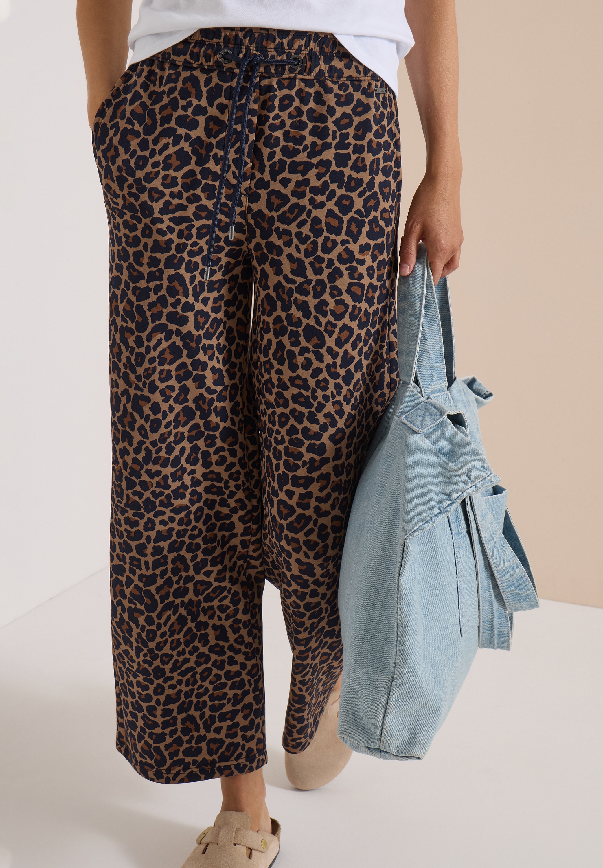 Cecil Stoffhose »Style Neele«  Viskosemix in Silk-Touch-Qualität, Elastikbund, Animal Print