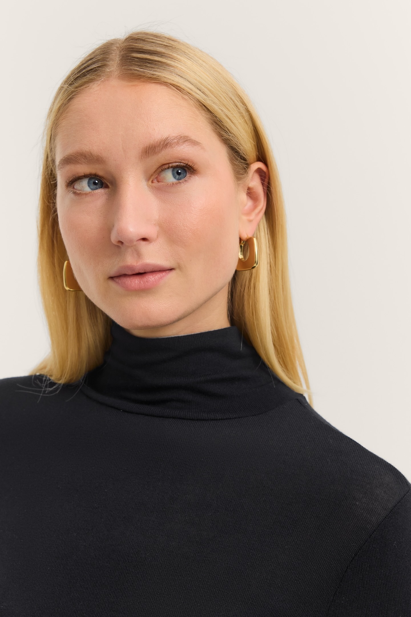 bugatti Sweatshirt »weich & elastisch«, in einem Modal-Mix
