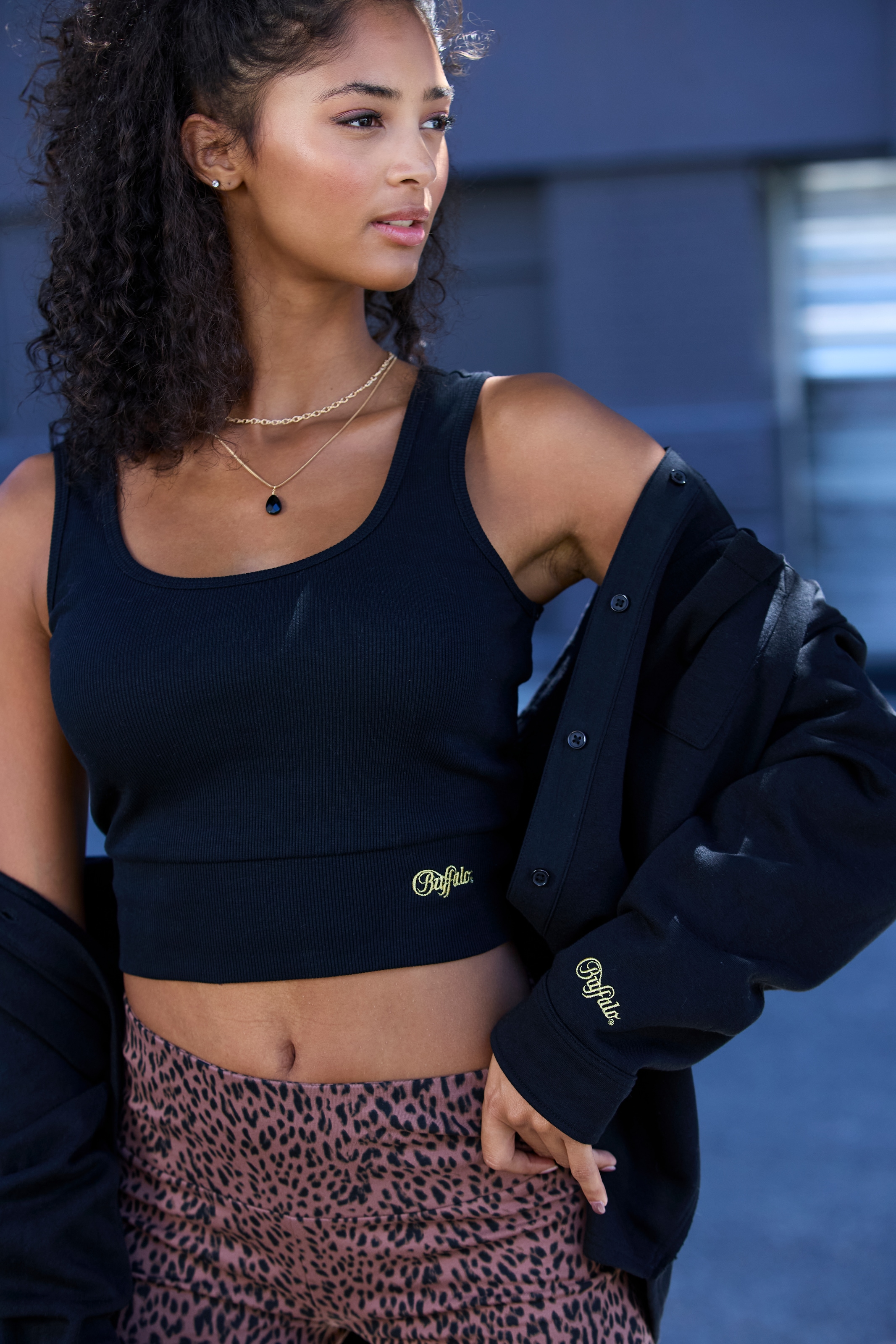 Buffalo Blusenshirt, mit Logostickerei