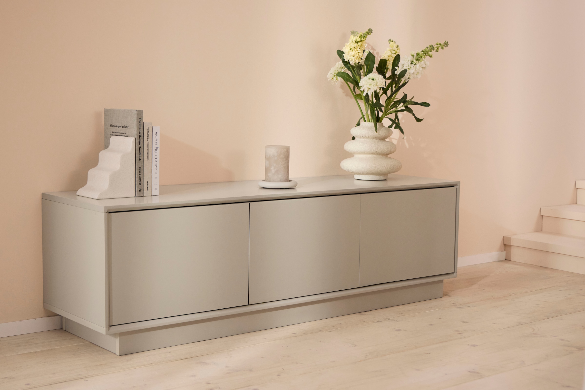 homsy by Ana Johnson Meuble TV »Storvia« seidenmatte Lackierung, geräuschlose Soft-Close-Schubladen, B 140 cm