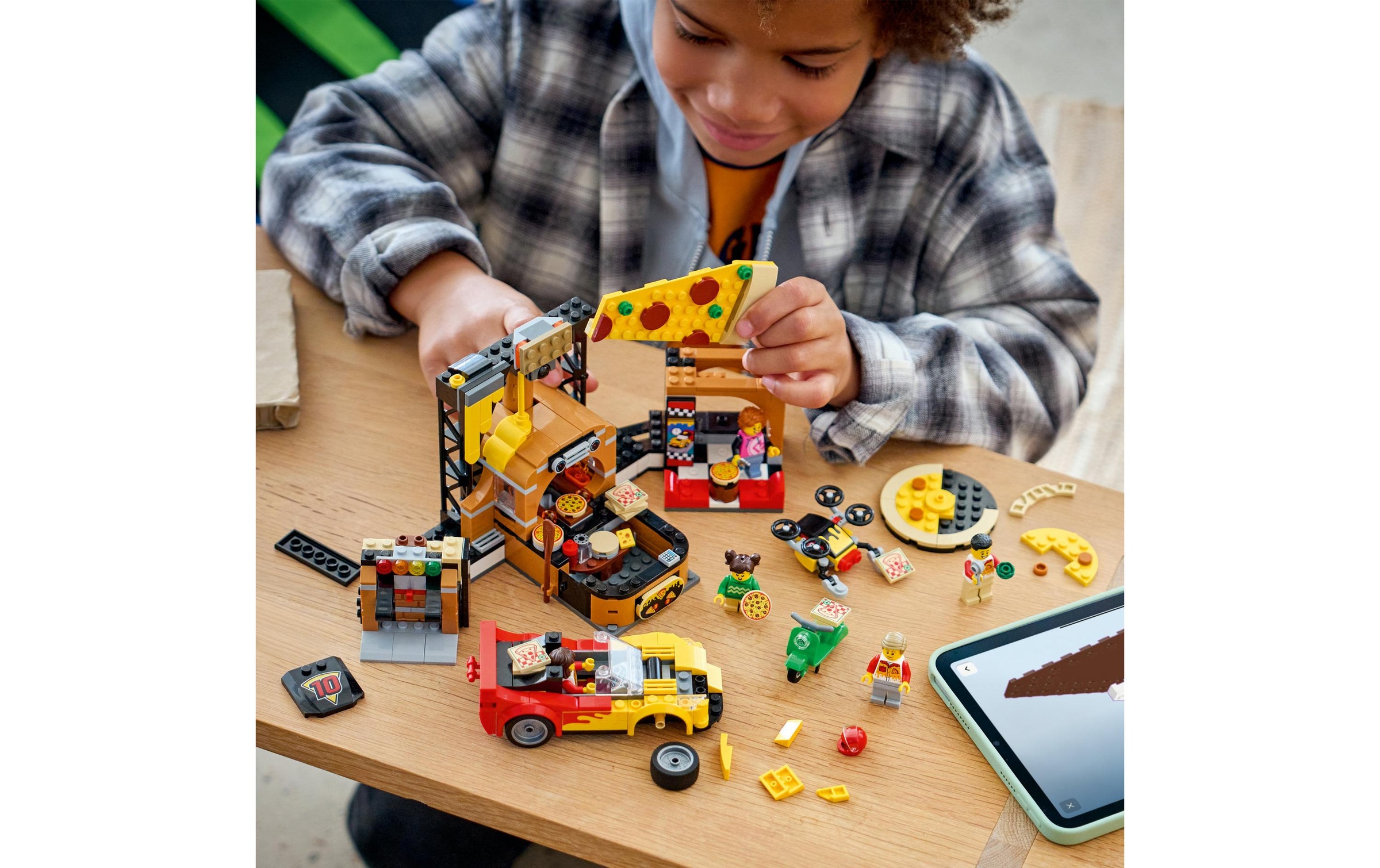 LEGO® Konstruktionsspielsteine »Pizza-Liefererlebnis mit Fahrzeugen (60496), LEGO City« Made in Europe
