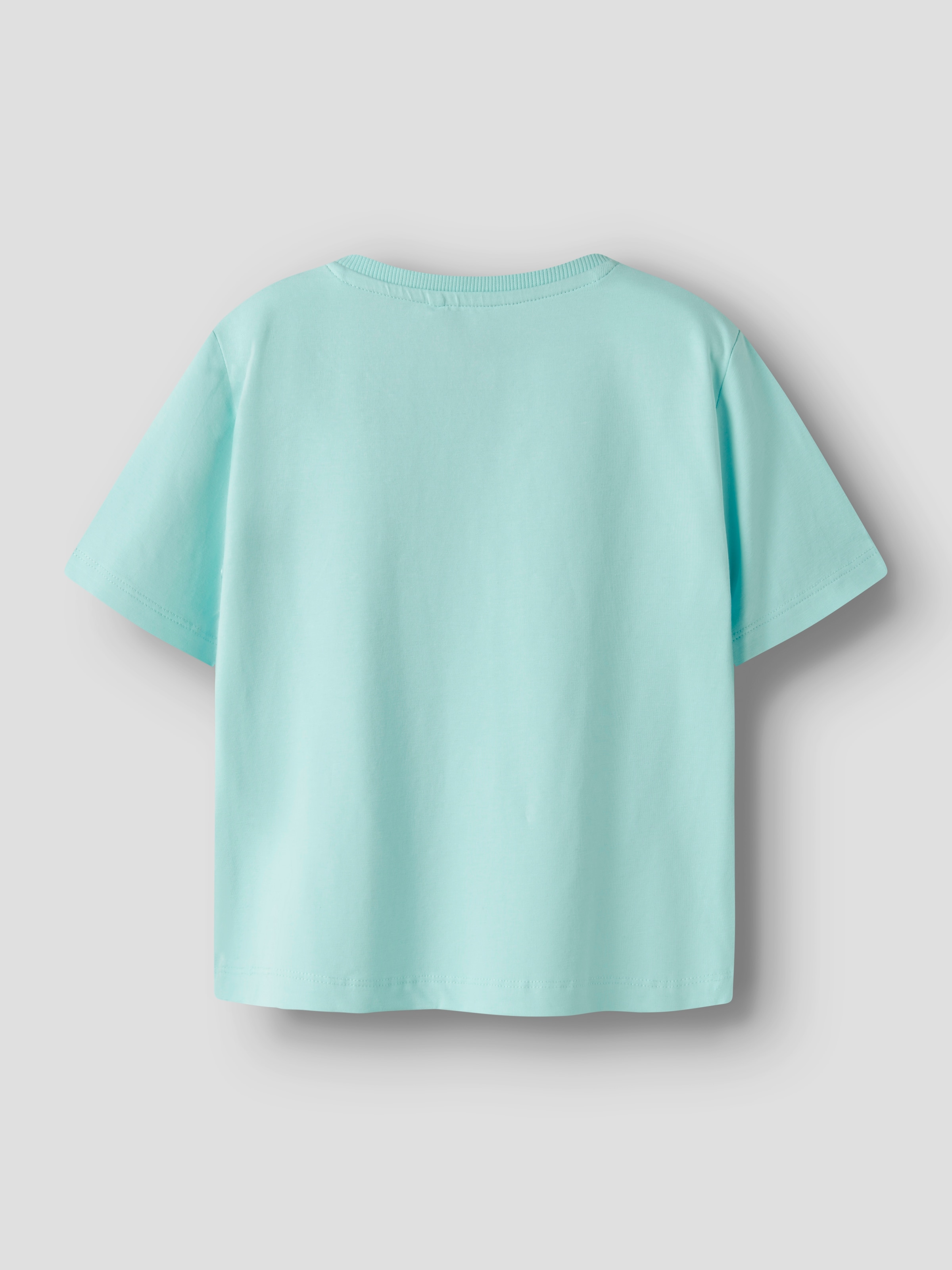 Name It T-shirt »NMMFIKZ SS NREG TOP BOX« avec petite poche poitrine appliquée