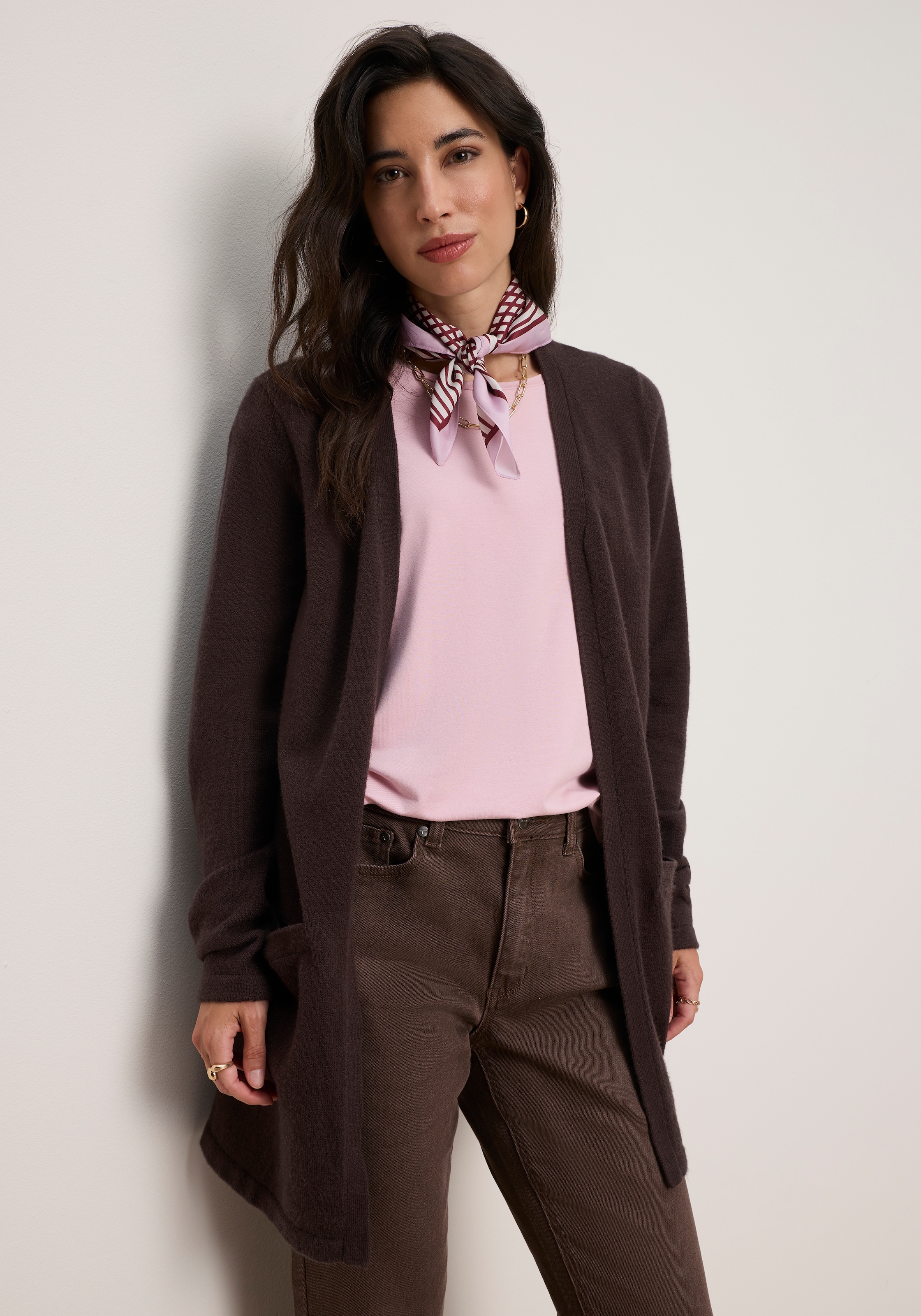 Tamaris Veste en tricot »mit Taschen, aus weicher Viskosemischung« parfait pour les soirées d'été douces