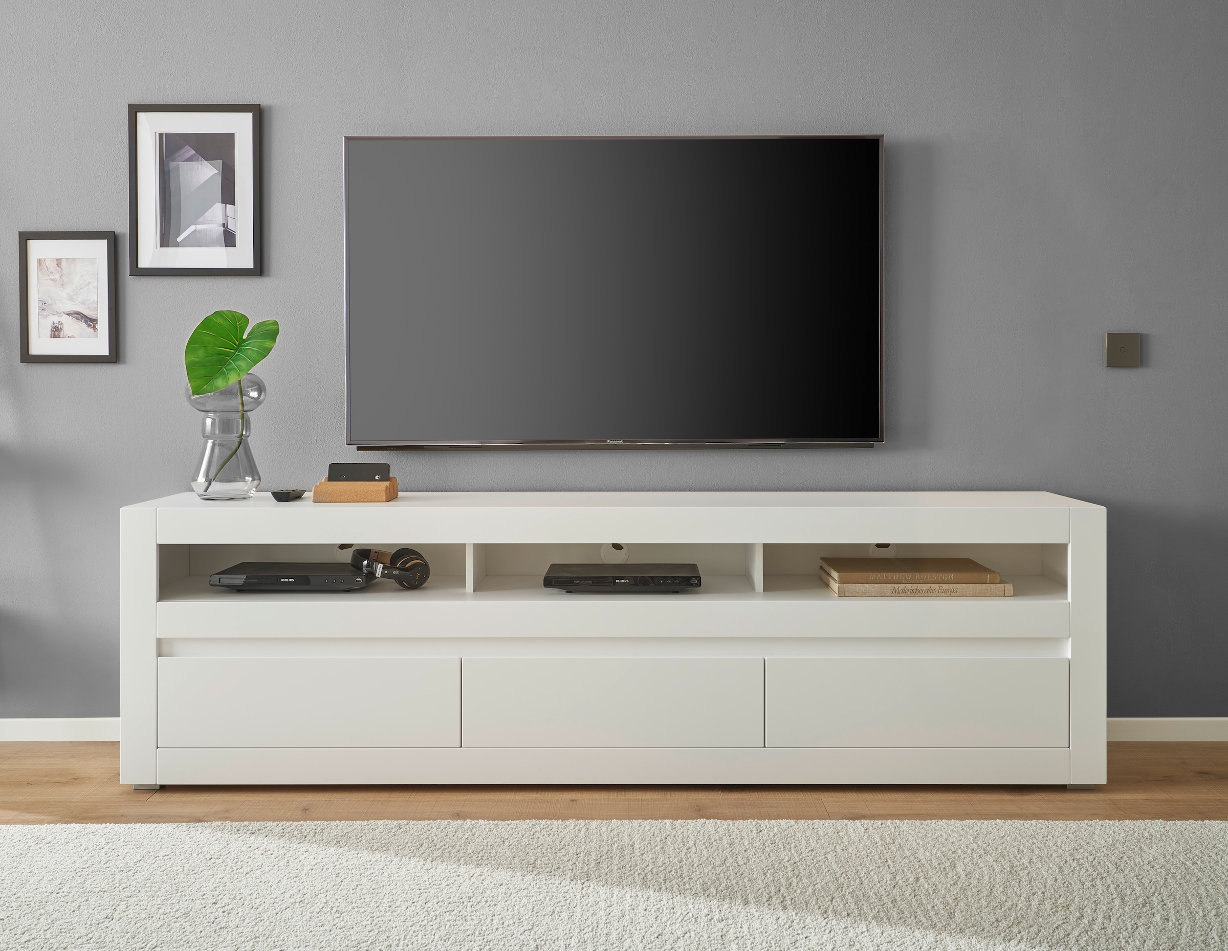 Image of Home affaire Lowboard "Chester, moderner TV-Unterschrank, Kommode mit Stauraum, Weiss Matt" 1 Stk. tlg. austauschbare Blende in Griffleiste, zeitloses Design, 217 cm breit