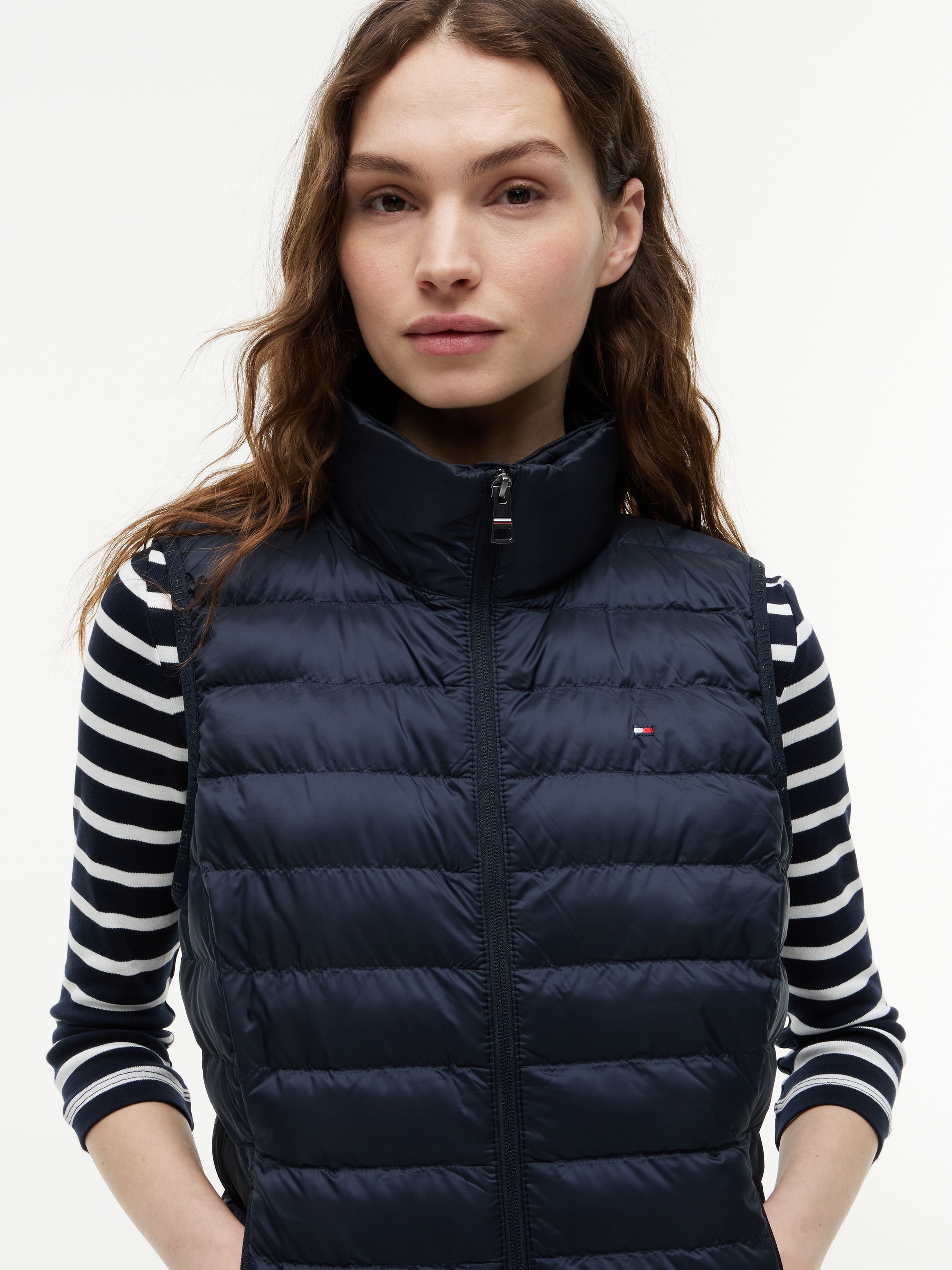 Tommy Hilfiger Gilet matelassé »LW PADDED GLOBAL STRIPE VEST« Série Global TH WOMEN,  capuche amovible, gilet de transition