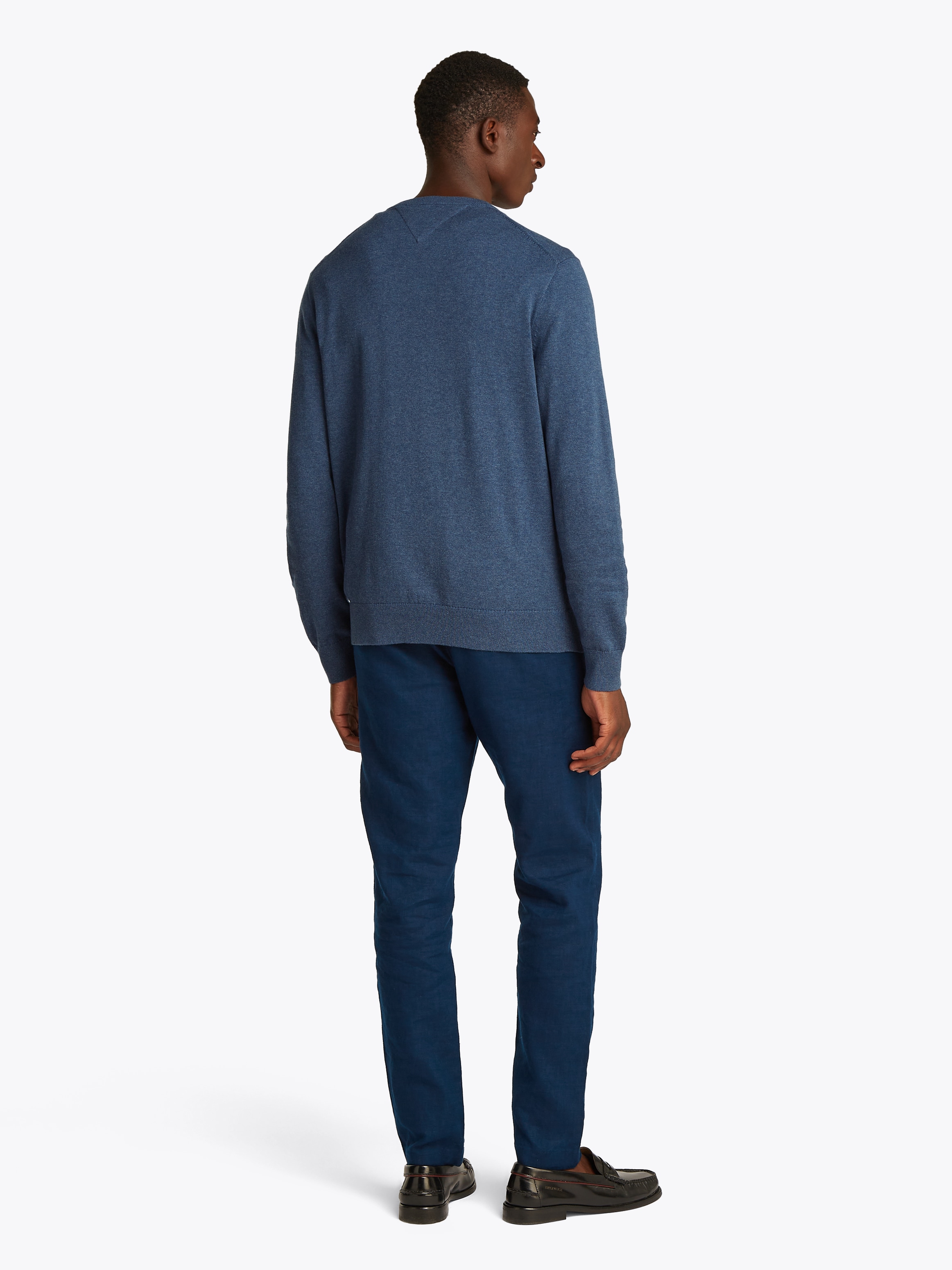 Tommy Hilfiger Strickpullover »ESSENTIAL COTTON V NECK mit V-Ausschnitt und Stickerei«, unifarben, casual, regular fit, Baumwolle, V-Ausschnitt