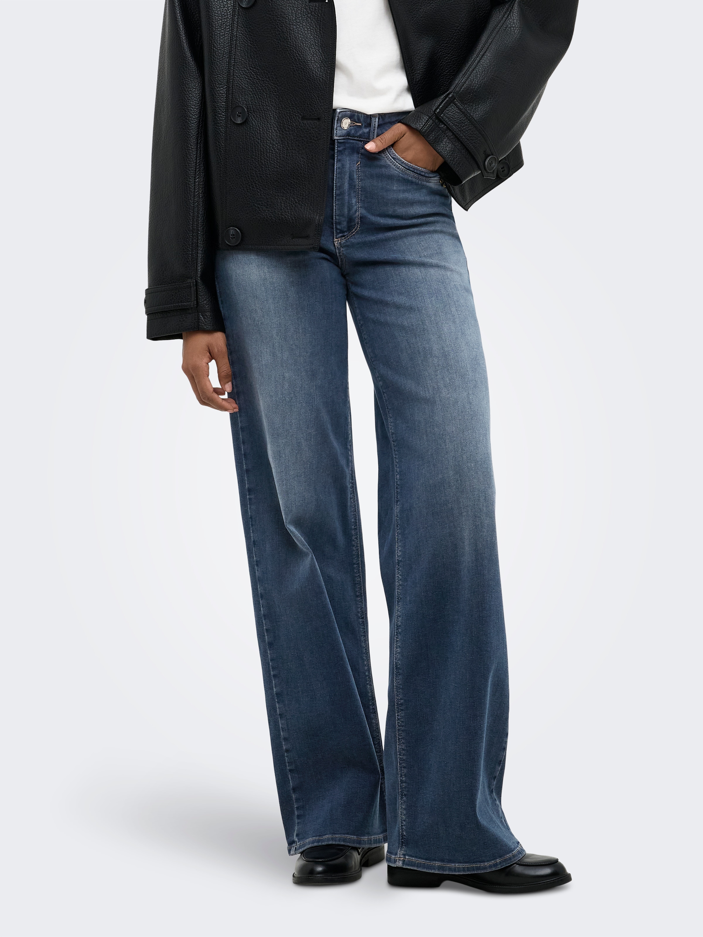 Image of ONLY High-waist-Jeans "ONLMADISON BLUSH HW WD DTIL DNMREA84" Baumwollmischung, high waist, wide fit