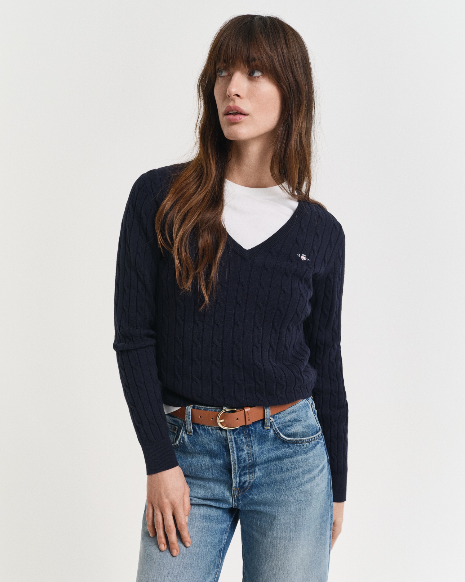Image of Gant Strickpullover "STRETCH COTTON CABLE V-NECK" mit Logostickerei auf der Brust