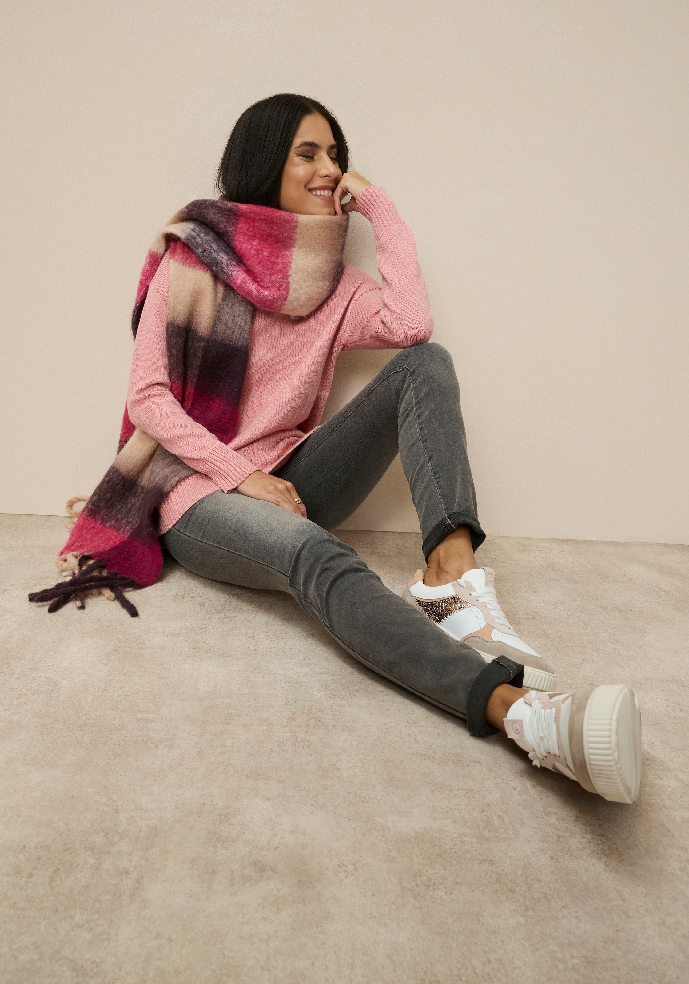 Tamaris in lässiger Form mit seitlichen Schlitzen