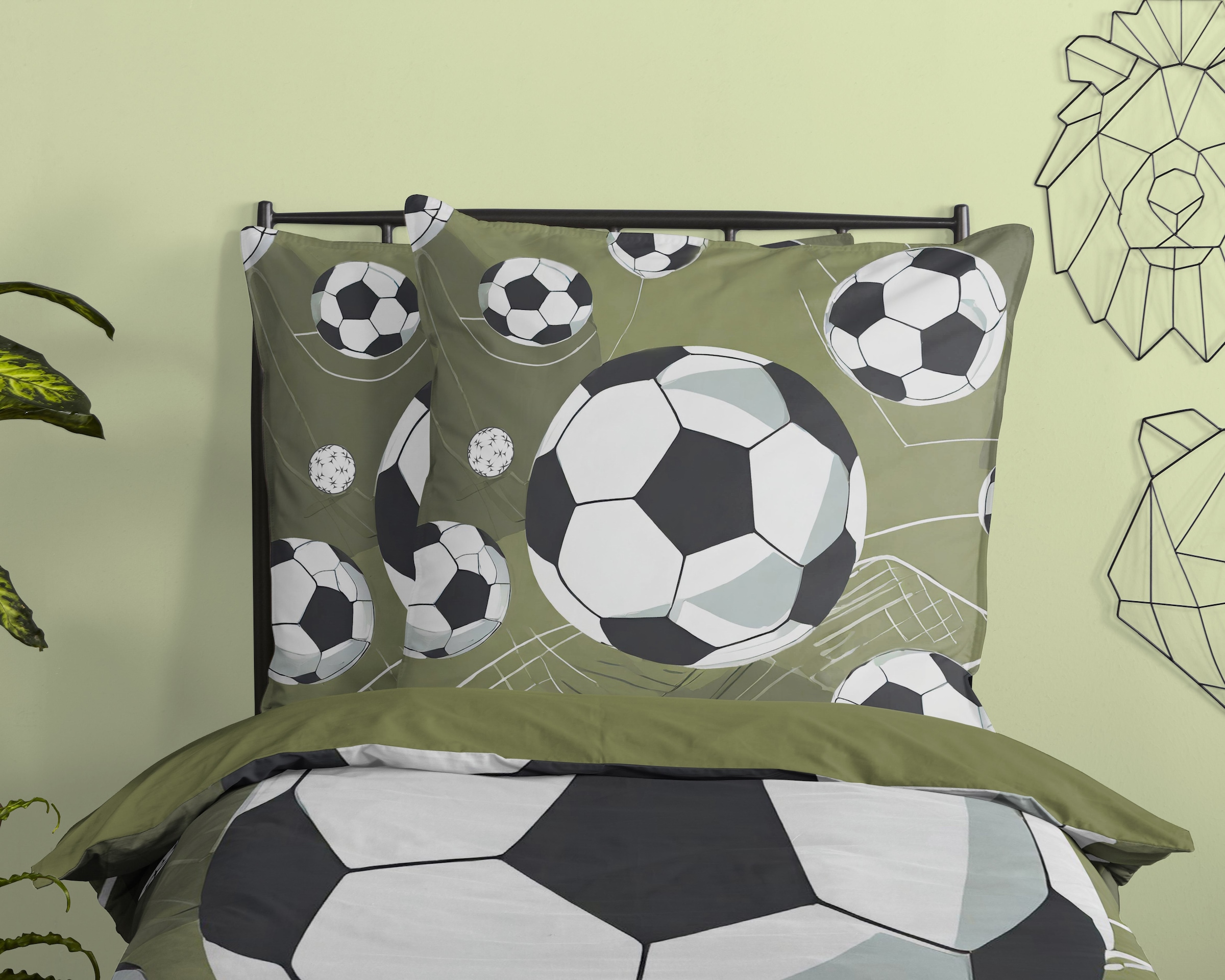 PURE luxury collection Kinderbettwäsche »Daan«, Mikrofaser, 135x200, 2 Teilig, Wendeoptik, Kind, Junge, Fussball