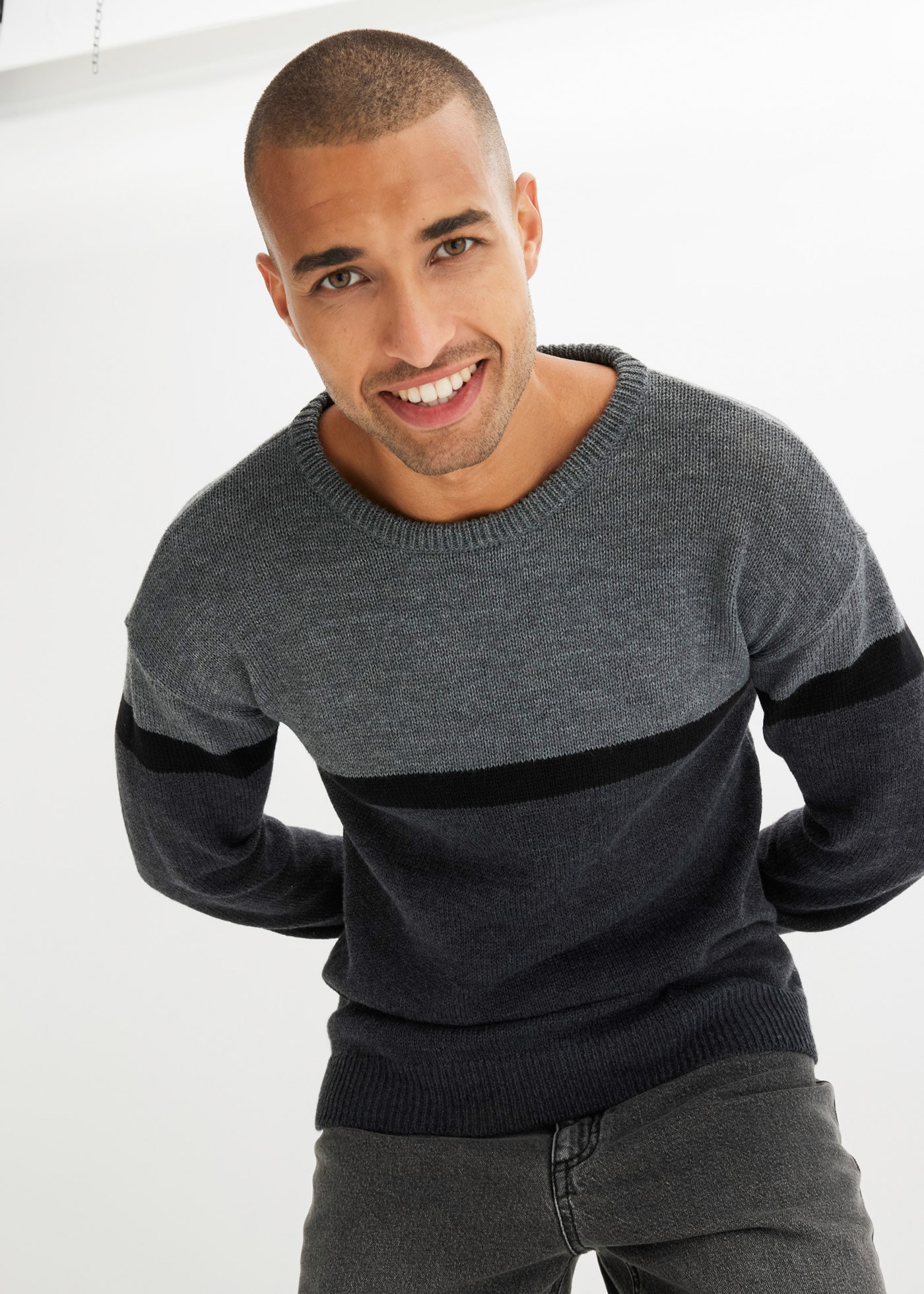 bonprix Pull en tricot aus Polyacryl, mit Rundhalsausschnitt, Regular Fit