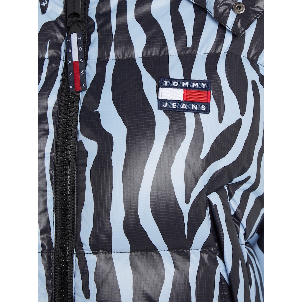 Tommy Jeans Steppjacke »TJW CRP ZEBRA ALASKA PUFFER«, mit Kapuze, mit Zebra Streifen