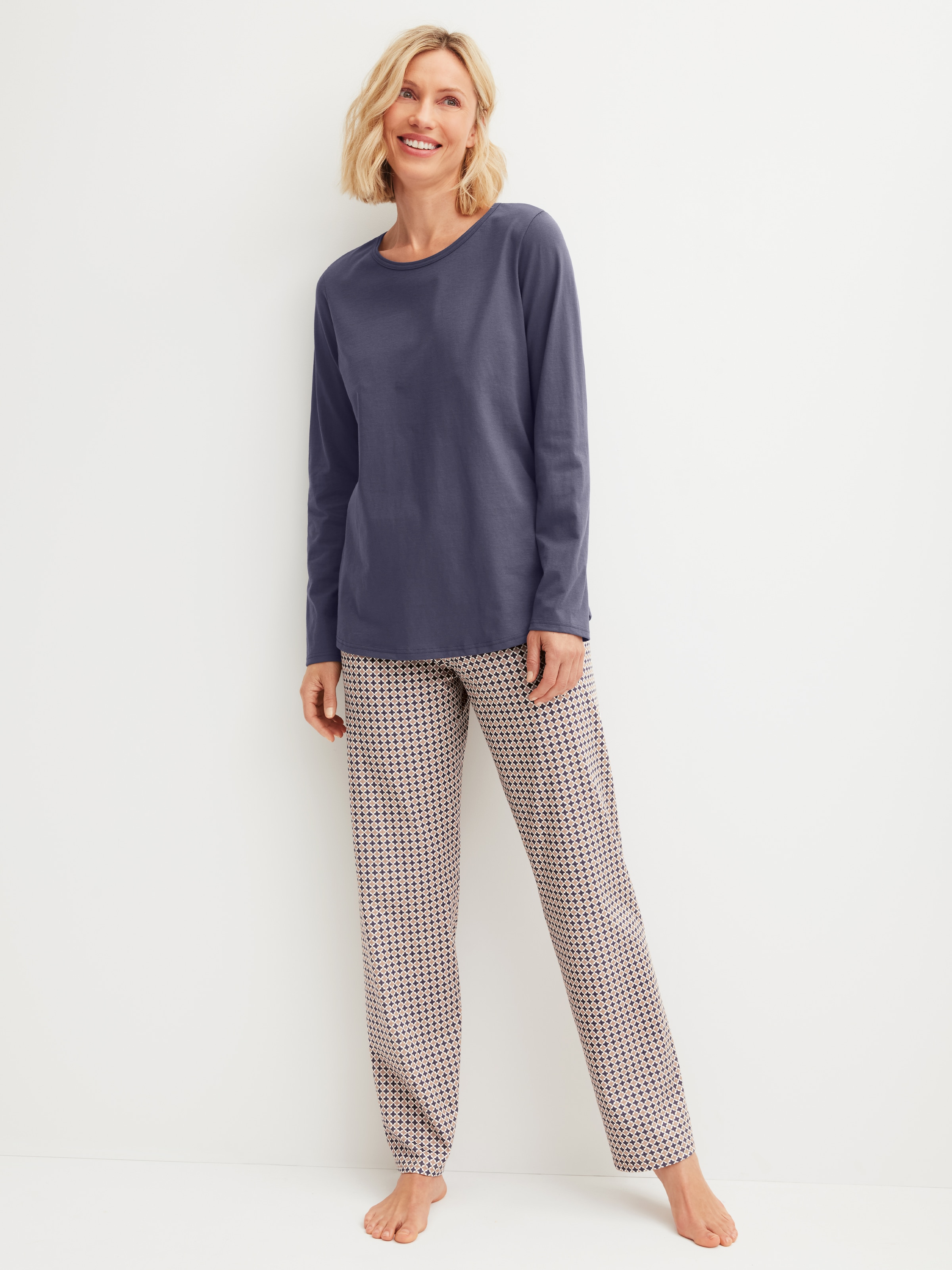 Image of CALIDA Schlafanzug "Blooming Nights" 2 tlg. Streifen-Design, Single Jersey Qualität, Rundhals, Langarm, weich