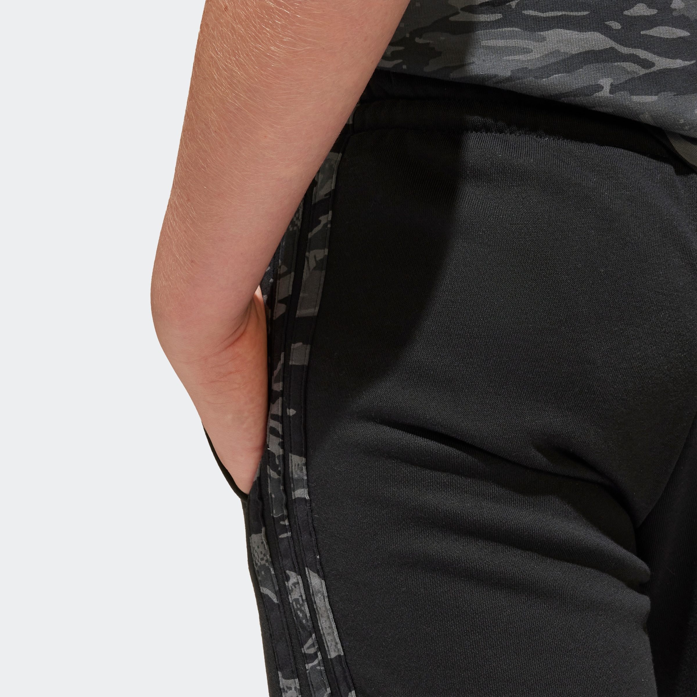 adidas Sportswear Shorts »J CAMO SHORT«, (1 tlg.)