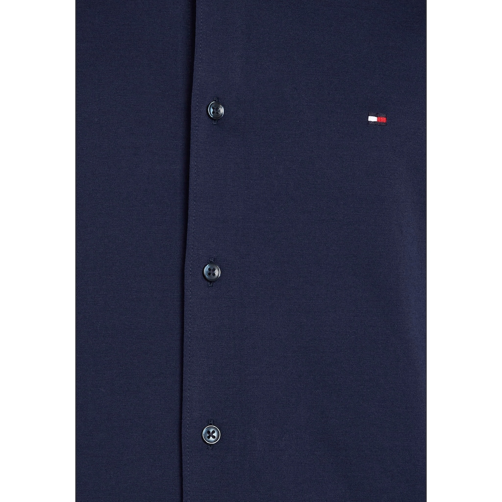 Tommy Hilfiger TAILORED Langarmhemd »CL JERSEY SOLID SF SHIRT«, (1 tlg.), mit einem farblich abgesetzten Knopf