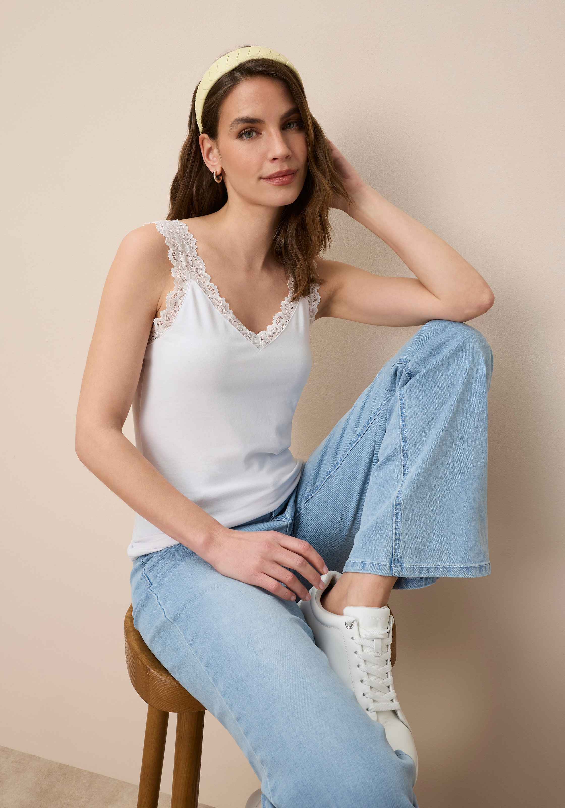 Tamaris Top en dentelle mit femininen V-Ausschnitt, figurbetont